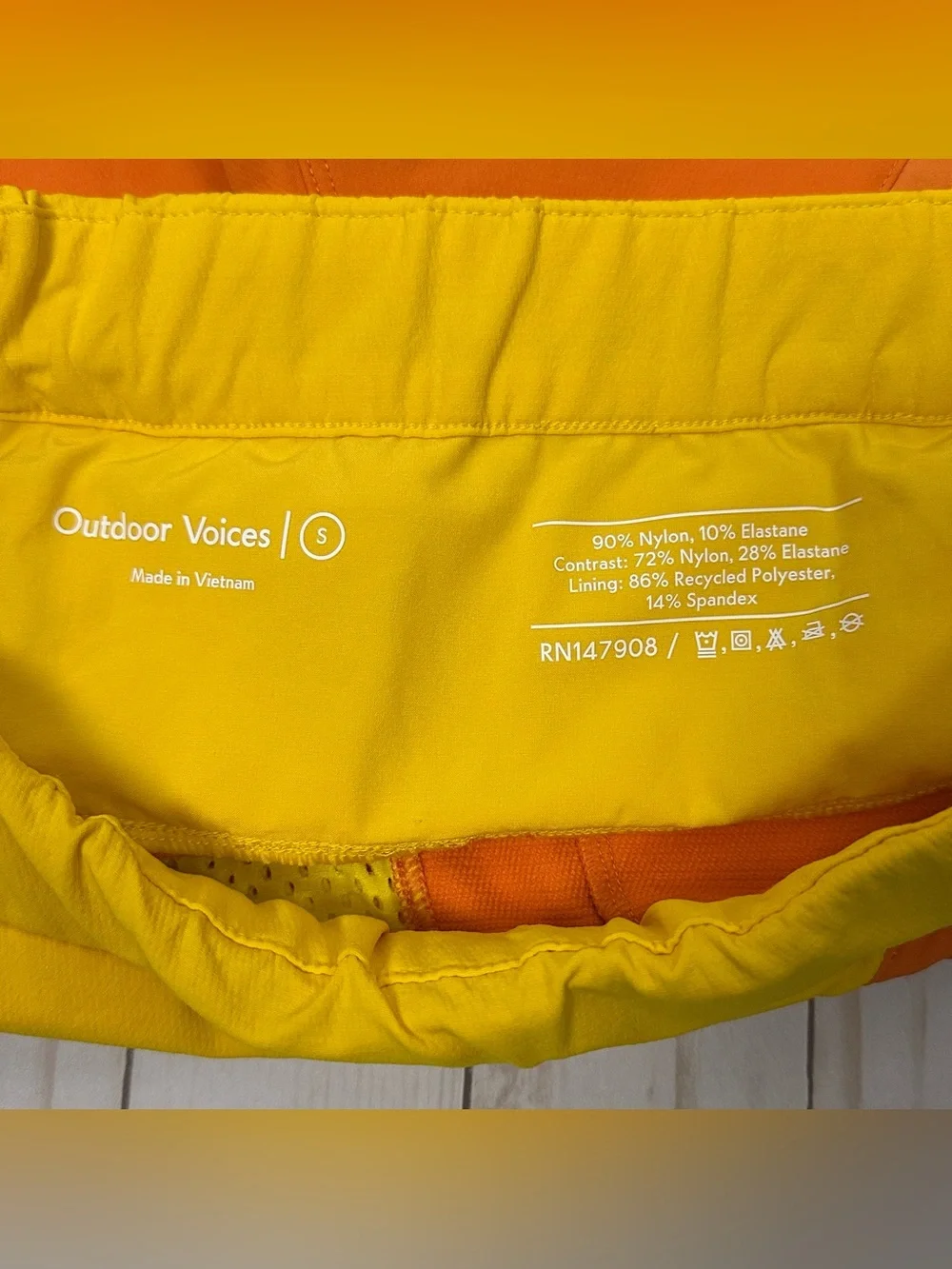 OUTDOOR VOICES RecTrek trail Skort in Sunshine/Clementine/Sun Orange - small